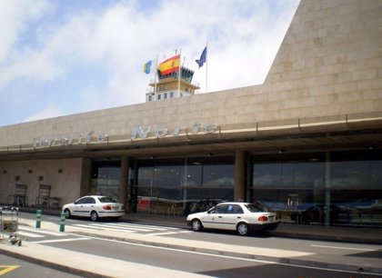 Regresa un vuelo a Tenerife Norte tras chocar contra un grupo de aves