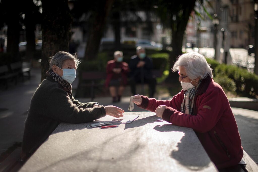 Las mascarillas dejan de ser obligatorias en exteriores