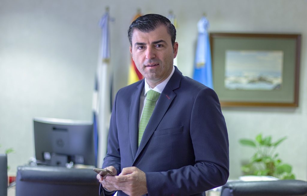 Domínguez presenta su candidatura a la Presidencia de Canarias en El Hierro