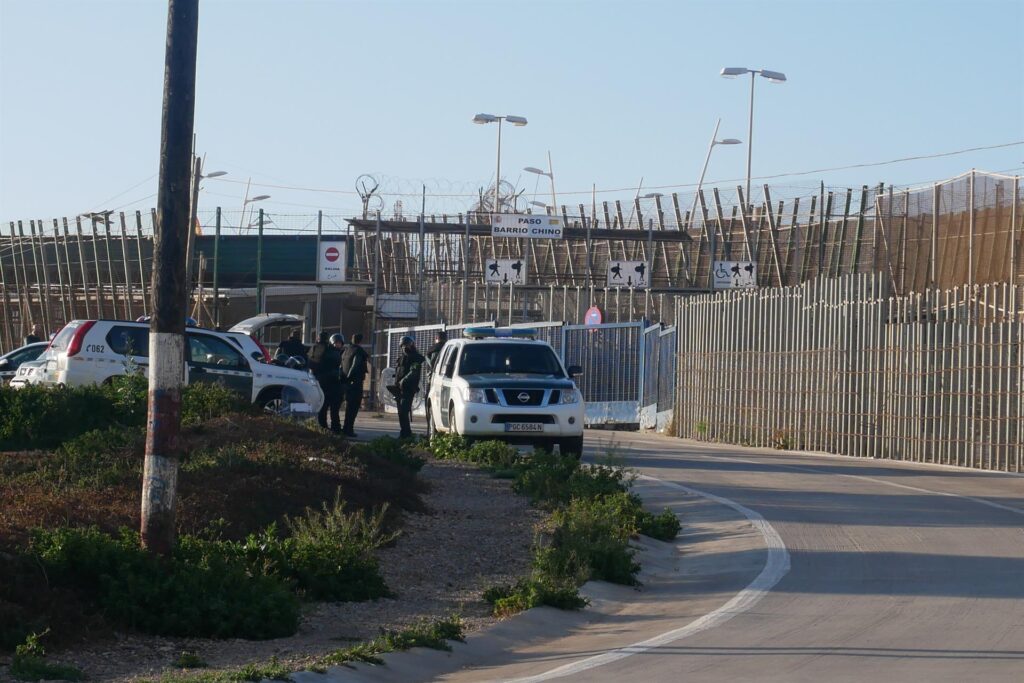 Frustran el intento de salto a la valla de Melilla de un millar de migrantes