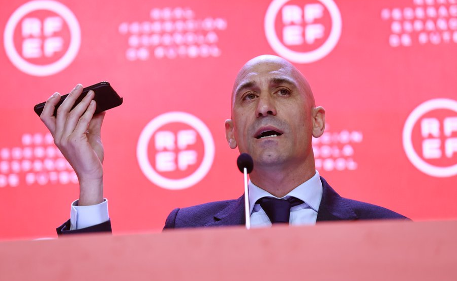 Rubiales "indignado" por las "falsedades" de lo publicado por la Supercopa