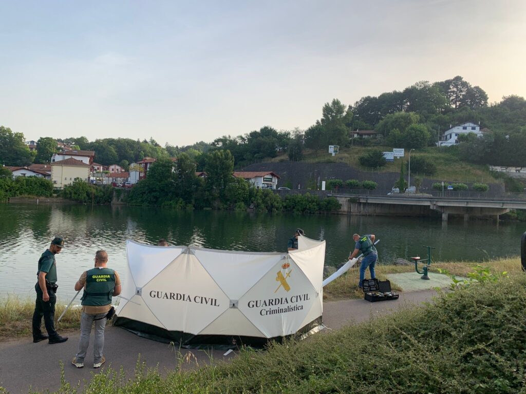 Encuentran el cadáver de un joven migrante en un río en Gipuzkoa