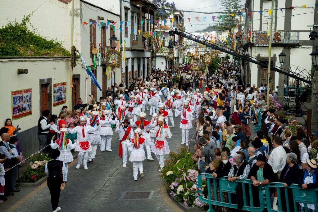 Moya congerga a más de 10.000 personas con la romería en honor a San Antonio de Padua