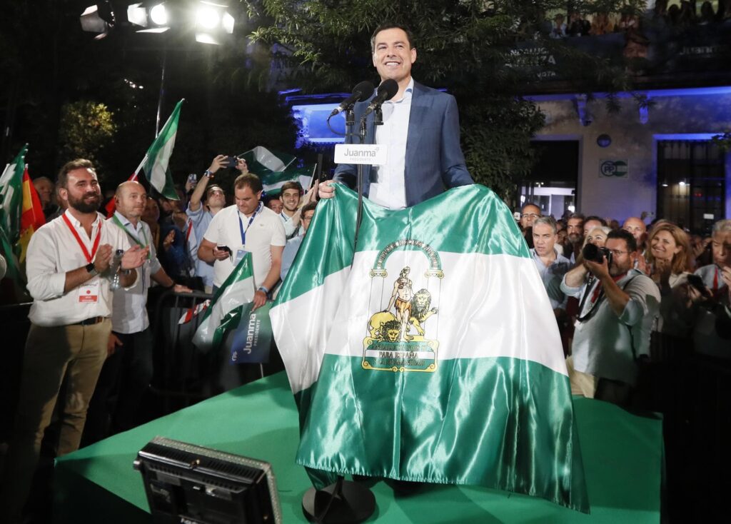 El PP logra por primera vez una mayoría absoluta en Andalucía