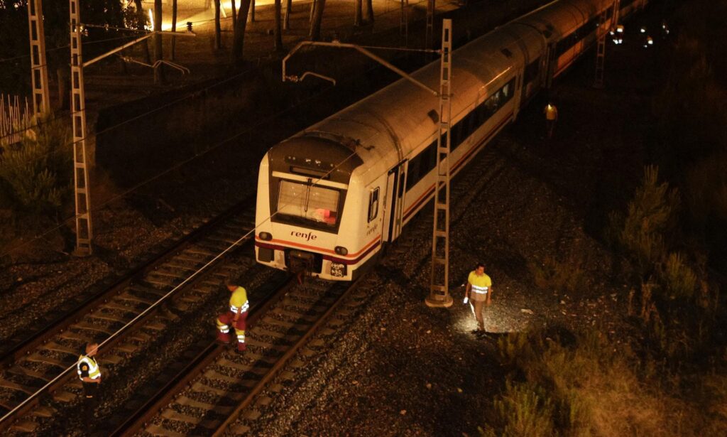 Los trenes vuelven a circular tras el accidente con cinco heridos graves