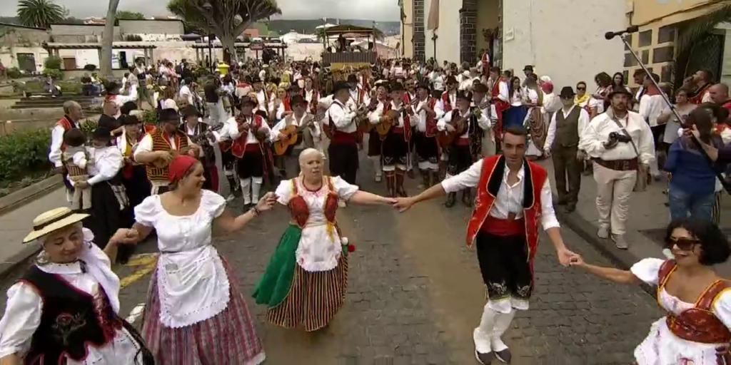 25.000 personas participan en la romería de La Orotava en honor a San Isidro Labrador 2022