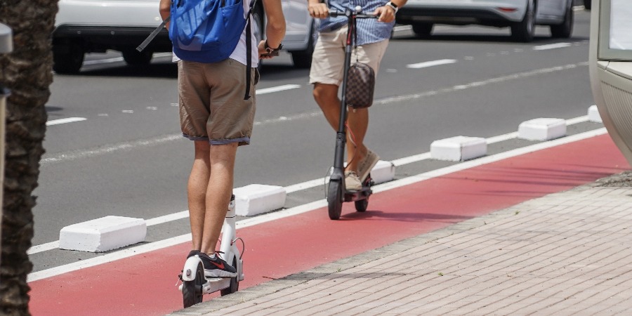 Herido de gravedad tras la colisión de un turismo y un patinete en Gran Canaria