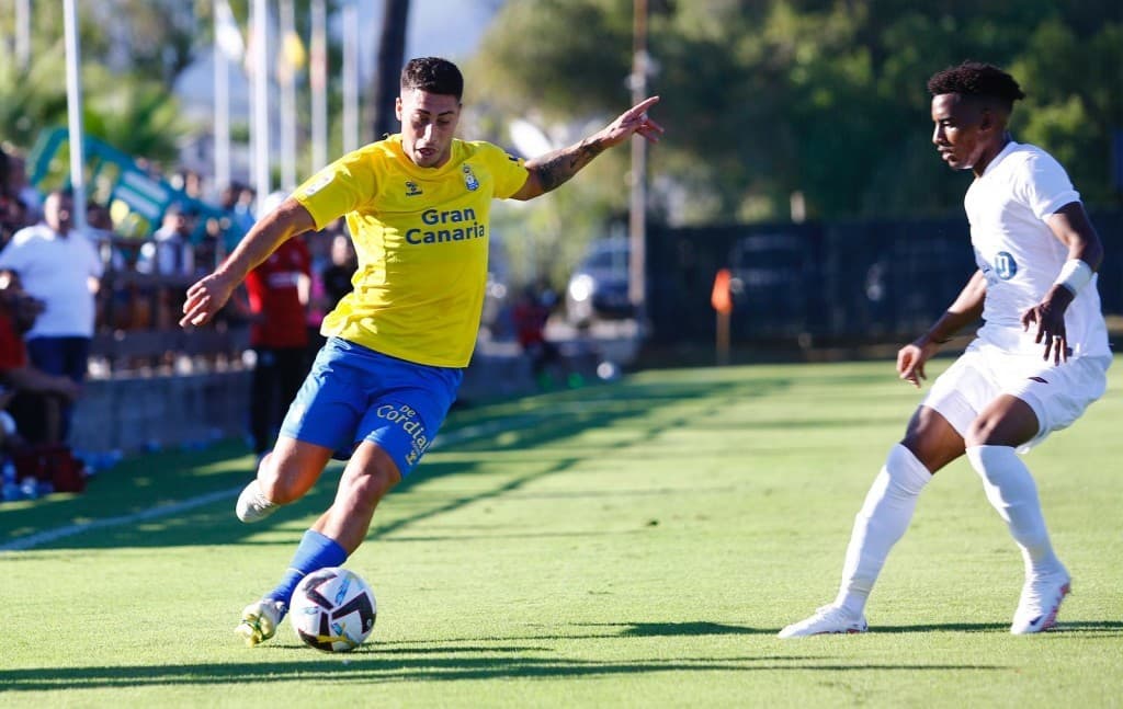 El defensa Álvaro Lemos renueva por la UD Las Palmas hasta 2025