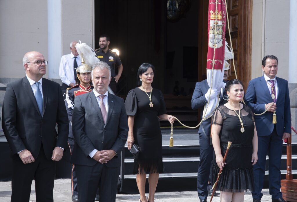 Torres ha informado que el Centro Vulcanológico estará en Canarias, pero que lo decidirán los informes "científicos, objetivos y pertinentes"