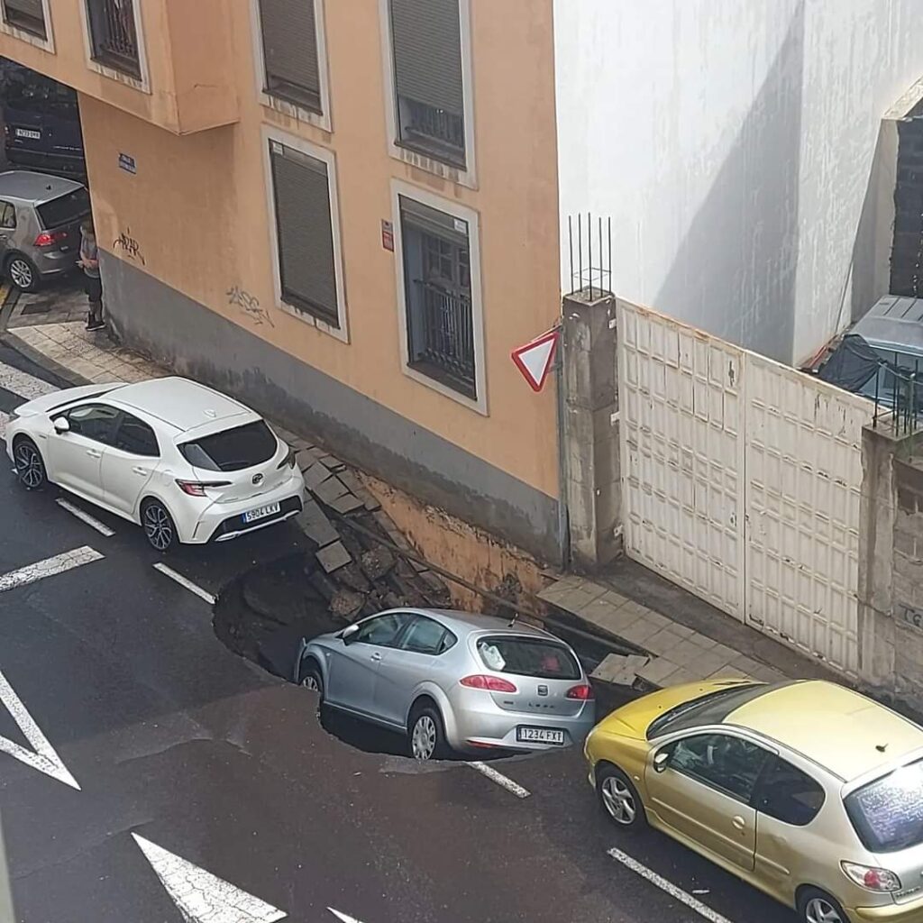 La Laguna declara de emergencia la reparación del socavón abierto este lunes por la lluvia