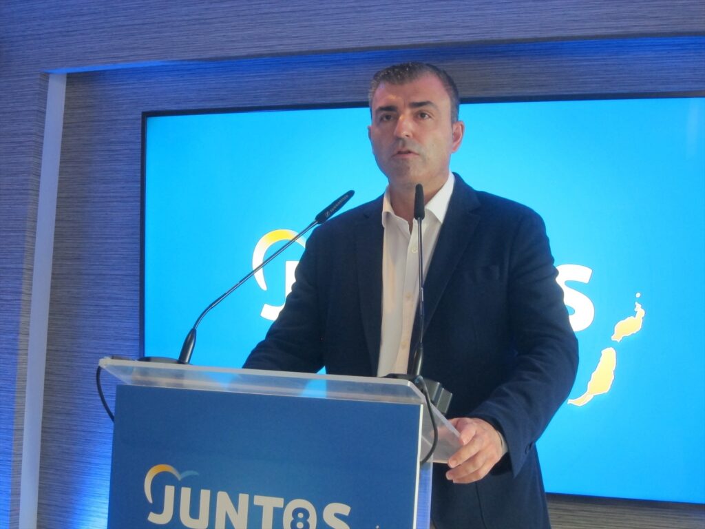 Domínguez insiste a Torres en una bajada del IGIC del 7% al 5%