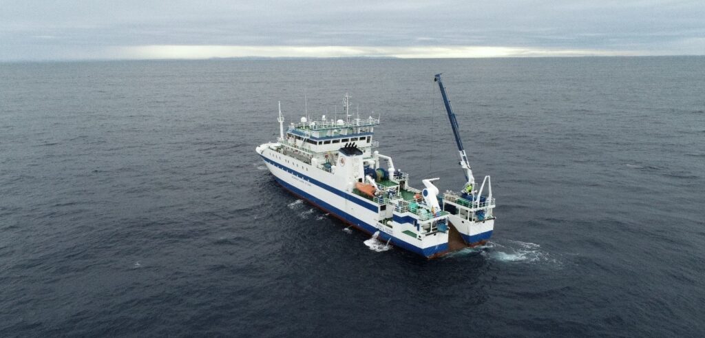 Un proyecto educativo con minibarcos explora el clima y corrientes oceánicas