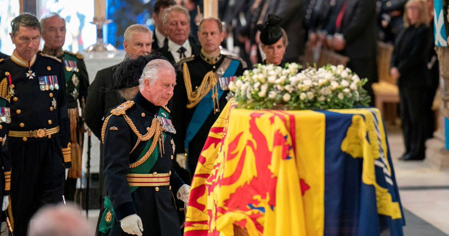 Colas para despedirse de Isabel II en la catedral de Edimburgo