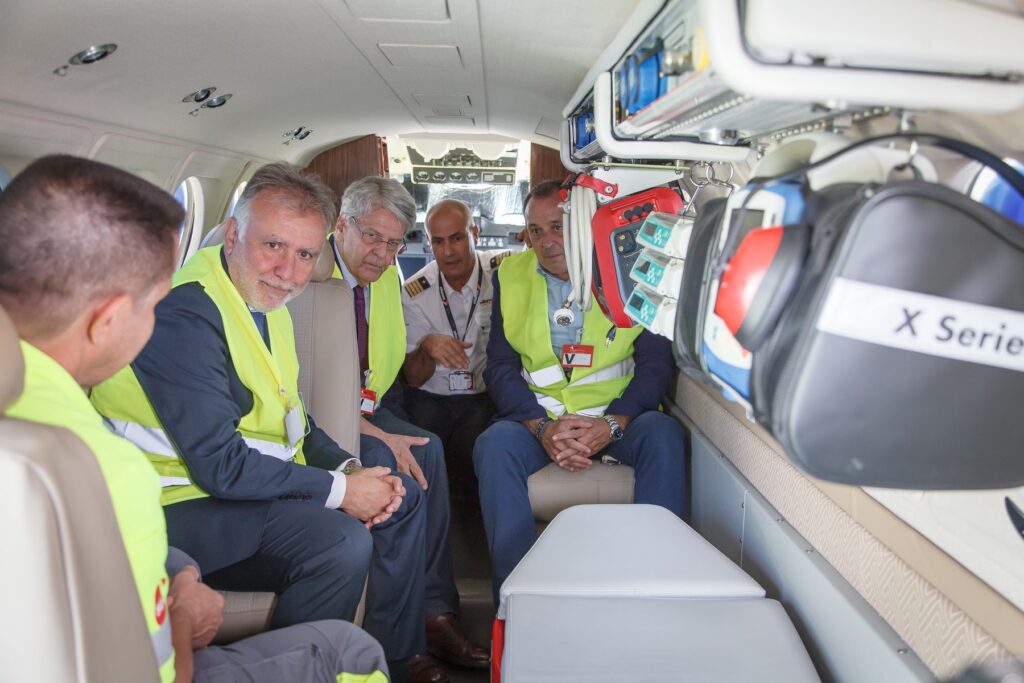 El Gobierno de Canarias presenta el nuevo avión medicalizado del SUC