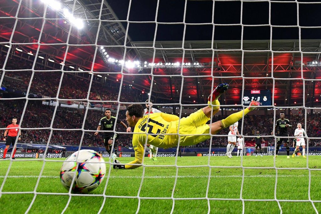 El Real Madrid pierde su condición de invicto tras la derrota ante el Leipzig (3-2)