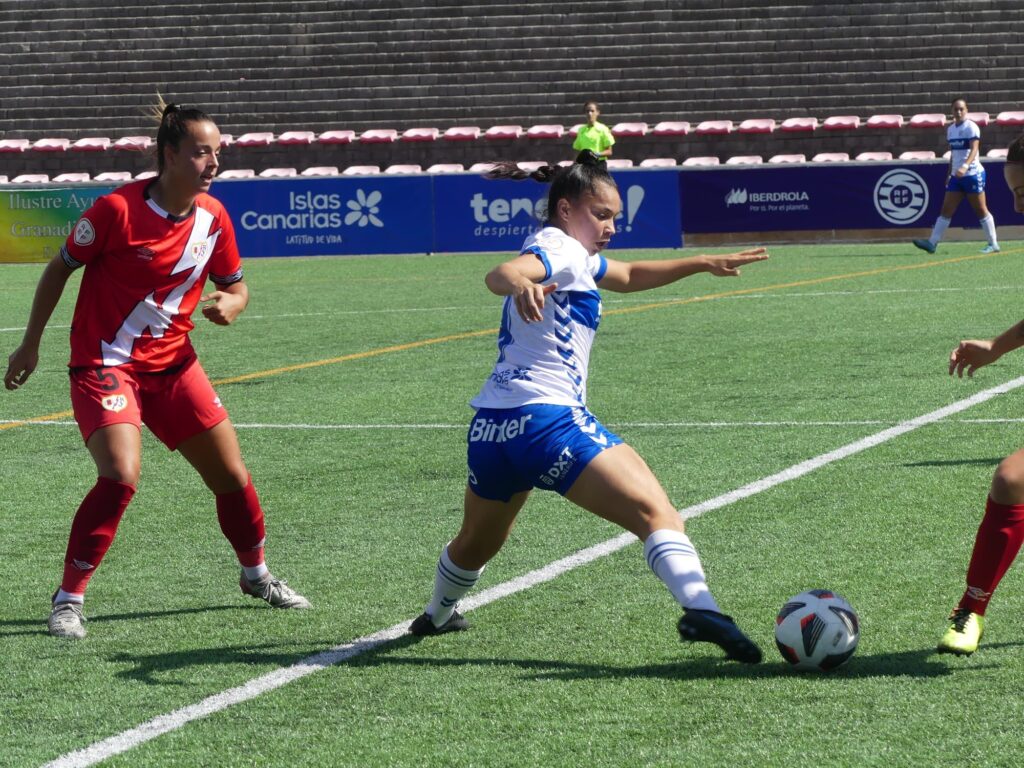 La UD Granadilla B vence al colista Rayo Vallecano con un gol en cada tiempo