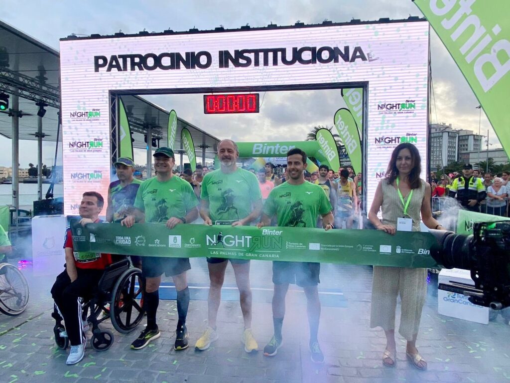 La marea verde de la Binter NightRun llena las calles de Las Palmas de Gran Canaria