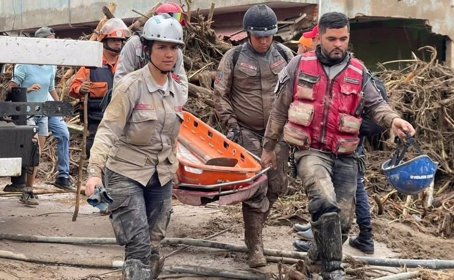 Ascienden a 37 los muertos en la riada de Las Tejerías, Venezuela