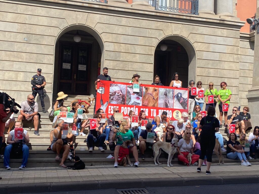 Animalistas se manifiestan en todo el país con el lema "mismo perro, misma ley"