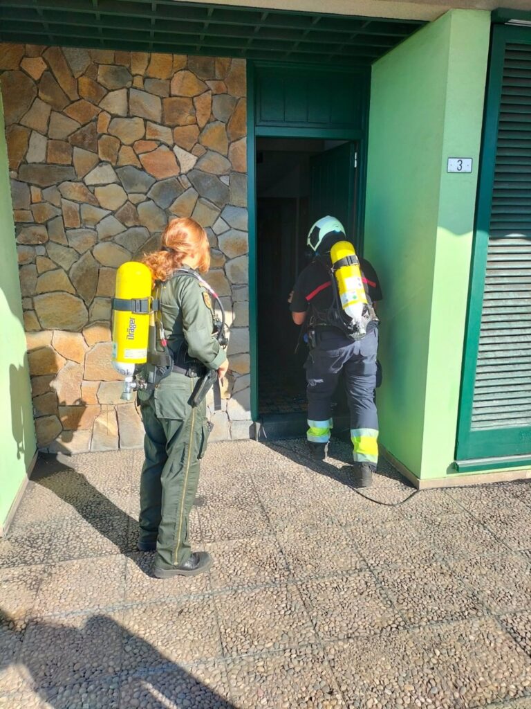 Continúan las mediciones de los niveles de gases en Puerto Naos y La Bombilla, en La Palma