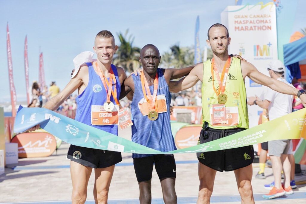 Eric Kamutai Kering y Rebeca Ruiz-Díez se coronan en la Gran Canaria Maspalomas Marathon