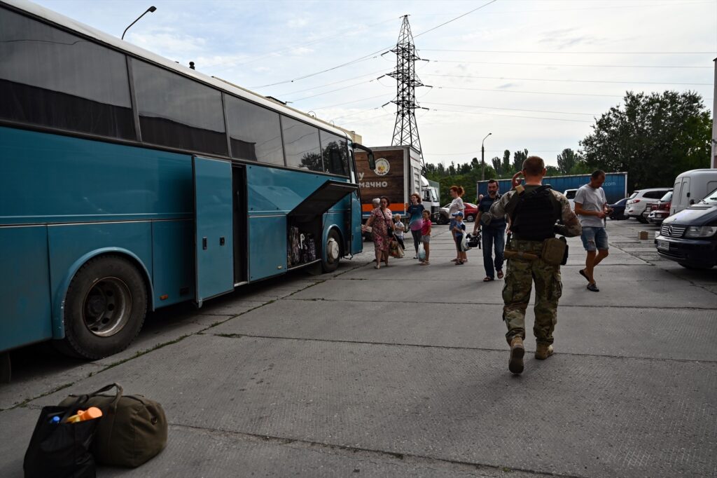 Autoridades han prohibido a los ciudadanos de Jersón cruzar al margen occidental del territorio en el marco de la evacuación ante el avance de las tropas ucranianas