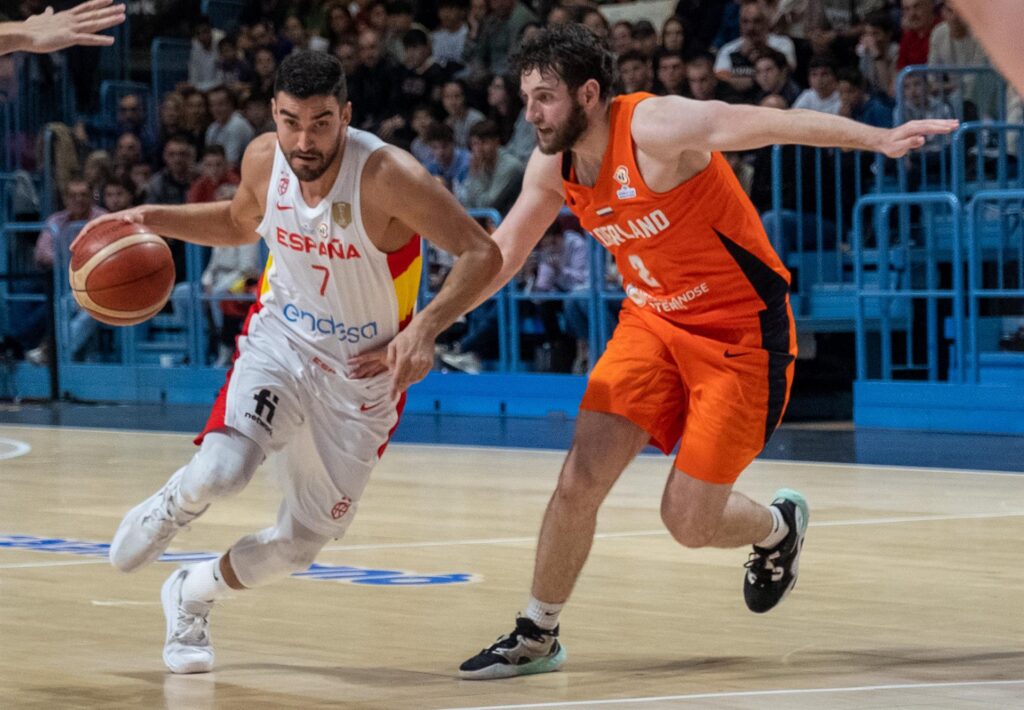 España, clasificada para el Mundial, supera con apuros a Países Bajos (84-72)