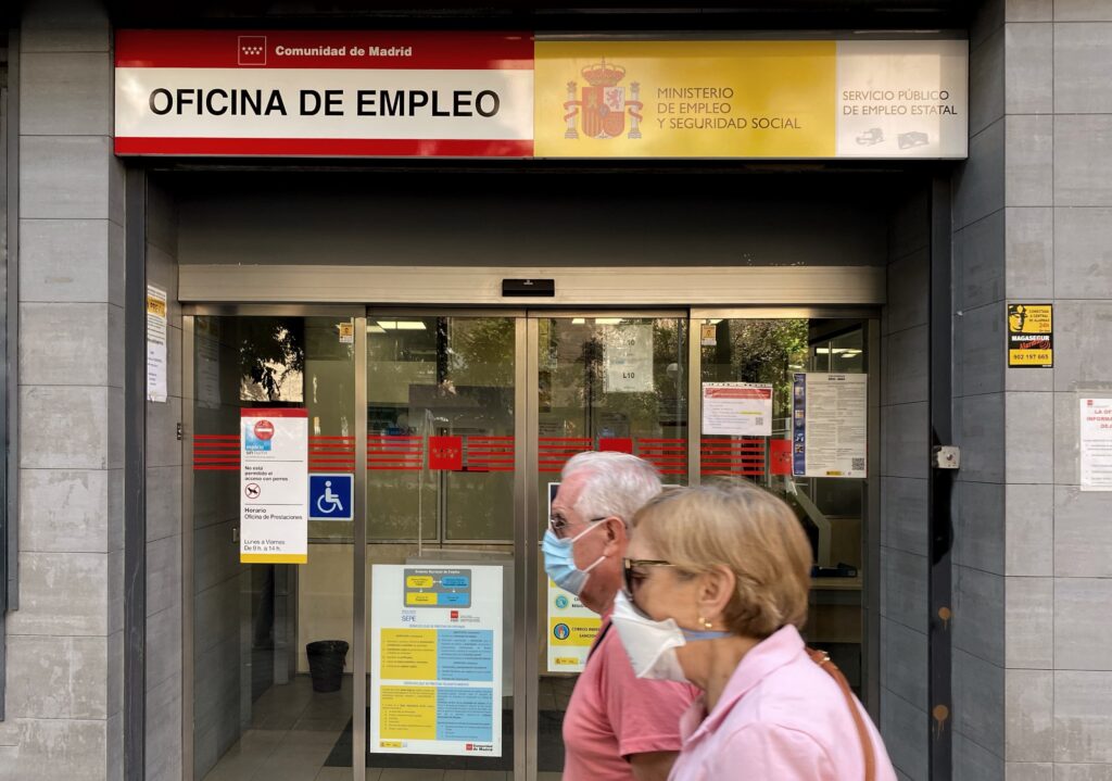 El paro en Canarias desciende en octubre en 757 personas