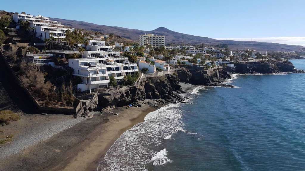 Muere un hombre tras ser rescatado del mar en la playa del Pirata