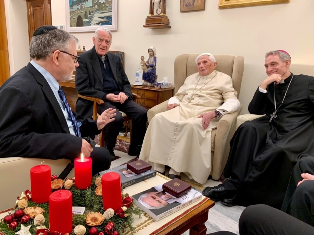 Benedicto XVI en una de sus últimas imágenes recogidas por su Fundación