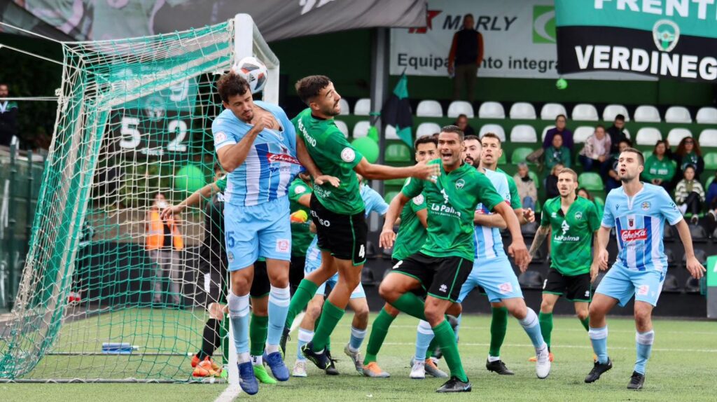 0-2. El CD Atlético Paso tropieza con el Coria, complicando su situación