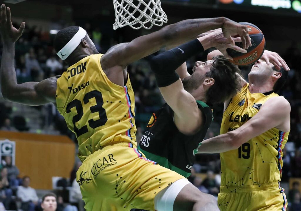 78-69. Andrés Feliz levanta al Joventut ante el Lenovo Tenerife en el último cuarto