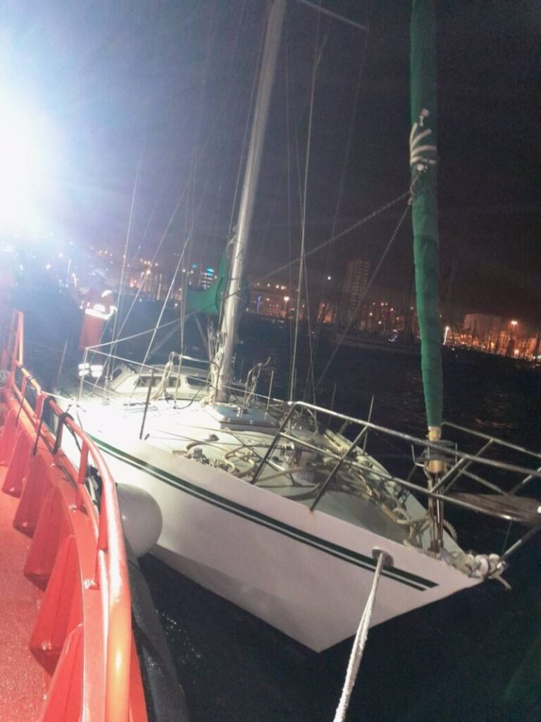 La embarcación Summer Funchal fue localizada a la deriva sin tripulación y remolcada por Salvamento Marítimo al puerto de Las Palmas de Gran Canaria / Europa PRESS