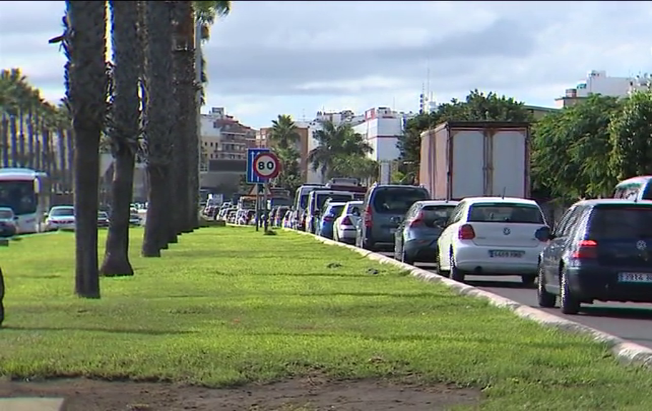 Un gran atasco colapsa la ciudad de Las Palmas de Gran Canaria