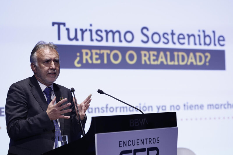 Torres apuesta por acelerar transformación Canarias como destino sostenible