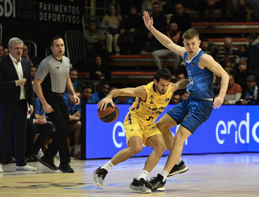 67-95: Amplia victoria del Lenovo Tenerife ante el Fuenlabrada