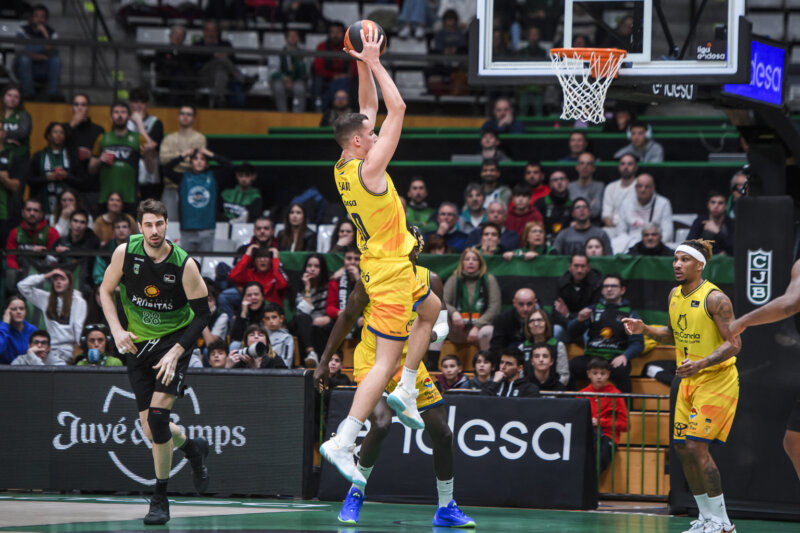 El Gran Canaria Baloncesto cumple en Badalona y ya es equipo de Copa del Rey (75-91)