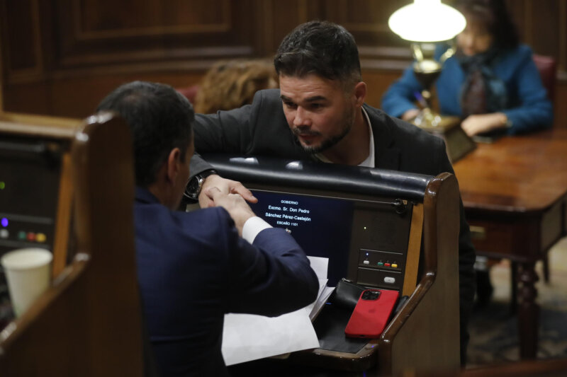 Sánchez: "Jamás nos temblará la mano en defender los derechos conquistados"