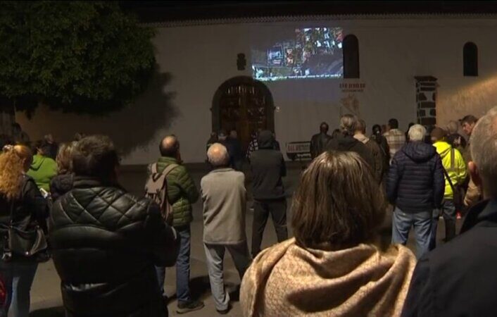 Los afectados por la erupción de La Palma vuelven a salir a la calle para reclamar más apoyo de la administración