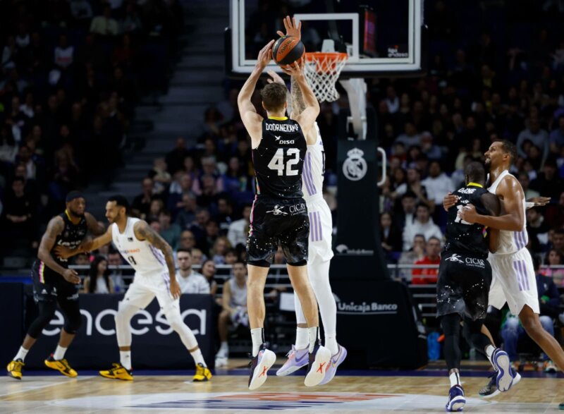 El Lenovo Tenerife (88-77) plantó cara hasta el final a pesar de haber reservado a Marcelinho Huertas y Giorgi Shermadini