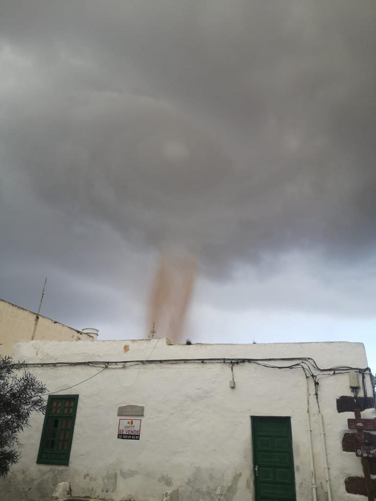 Tornado, granizo y nieve en Canarias