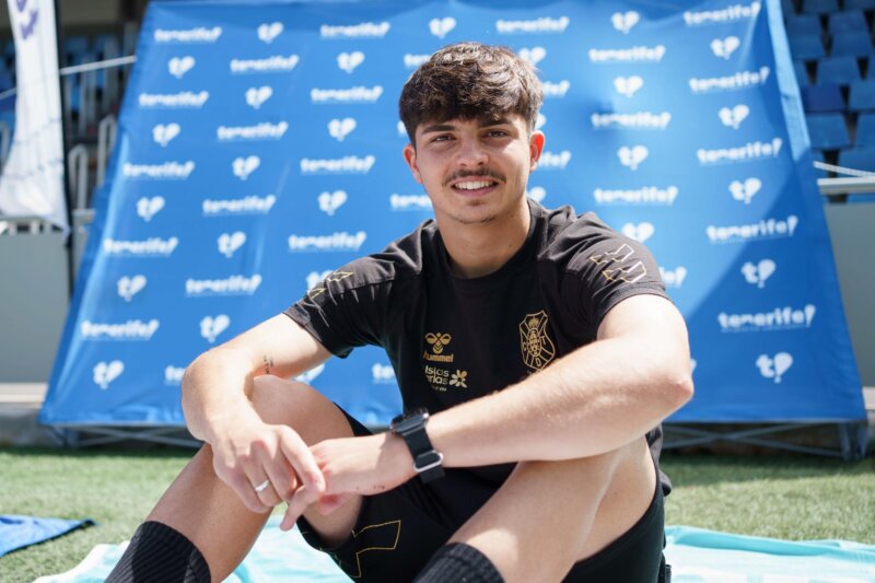 Encuentro entre los jugadores del CD Tenerife y los medios antes del derbi canario