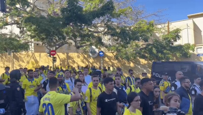 Afición UD Las Palmas llegando al Heliodoro