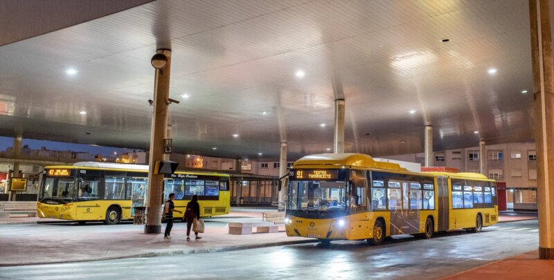 El uso de la guagua se dispara en Canarias