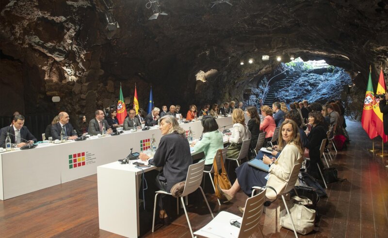 España y Portugal acuerdan programa cultural sobre Revolución de los Claveles