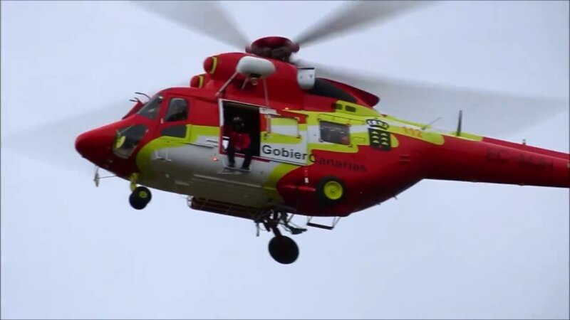 En este sentido, el recurso aéreo trasladó ilesa a la parapentista hasta la helisuperficie de Bomberos de Adeje