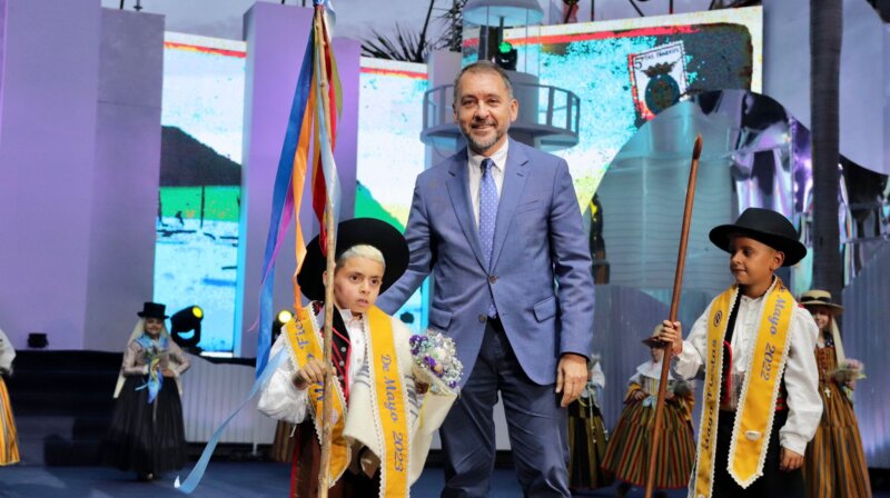 Lía González García y Aarón Rodríguez Ramos Maga y Mago Infantil de las Fiestas de Mayo