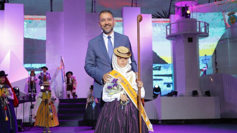 Lía González García y Aarón Rodríguez Ramos Maga y Mago Infantil de las Fiestas de Mayo