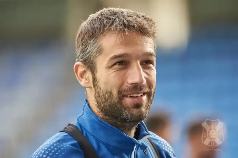 El capitán del CD Tenerife, Aitor Sanz