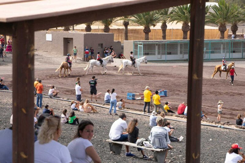 Escolares de Fuerteventura descubren el sector primario y las tradiciones en Feaga